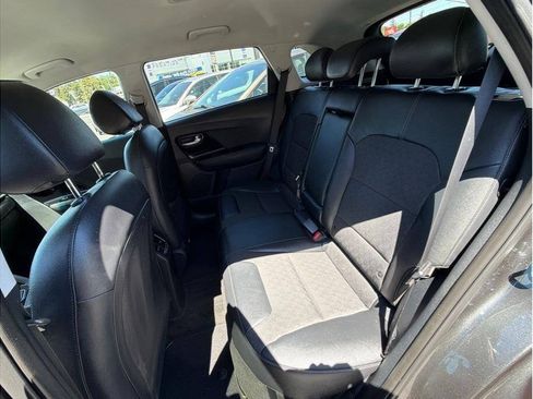 Used 2022 Kia Niro EX FWD image 18