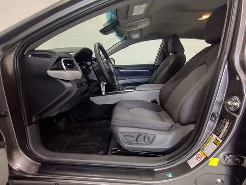 Used 2018 Toyota Camry LE FWD image 18