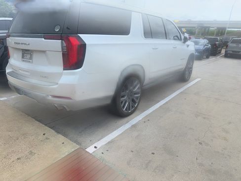 Certified 2025 GMC Yukon XL Denali Ultimate AWD/4WD image 3