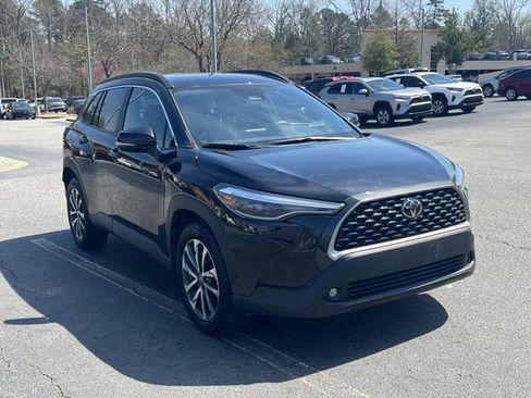 Used 2025 Toyota Corolla Cross XLE image 3