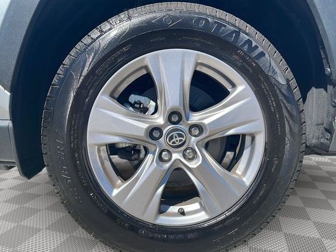 Used 2025 Toyota RAV4 XLE AWD/4WD image 9