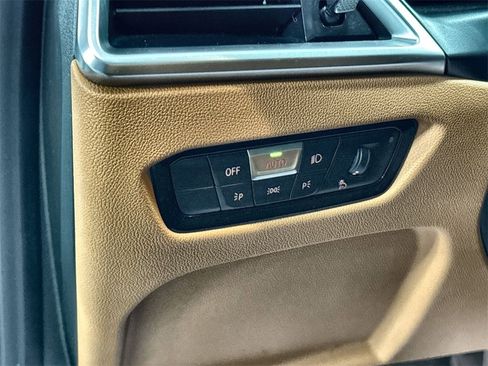 Used 2025 BMW 330i Sedan image 16