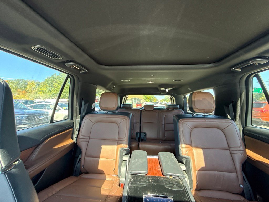 Used 2024 Lincoln Navigator L Reserve w/ Monochromatic Package AWD/4WD image 16