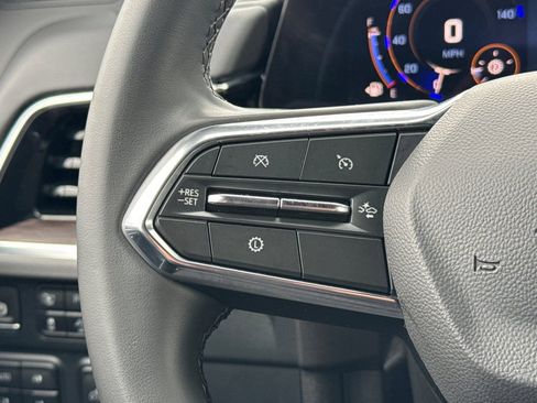 Used 2025 Chevrolet Suburban Z71 image 36