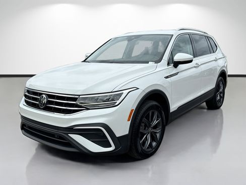 Used 2023 Volkswagen Tiguan SE image 7