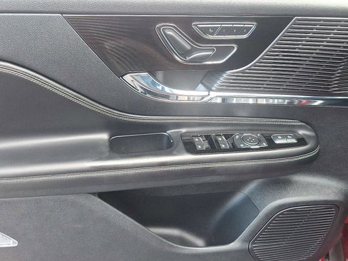 Used 2022 Lincoln Corsair AWD w/ Premium Package image 12