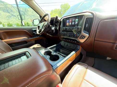 Used 2017 Chevrolet Silverado 1500 High Country AWD/4WD image 8