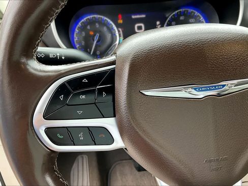 Used 2020 Chrysler Pacifica Touring-L Plus w/ Tire & Wheel Group FWD image 19