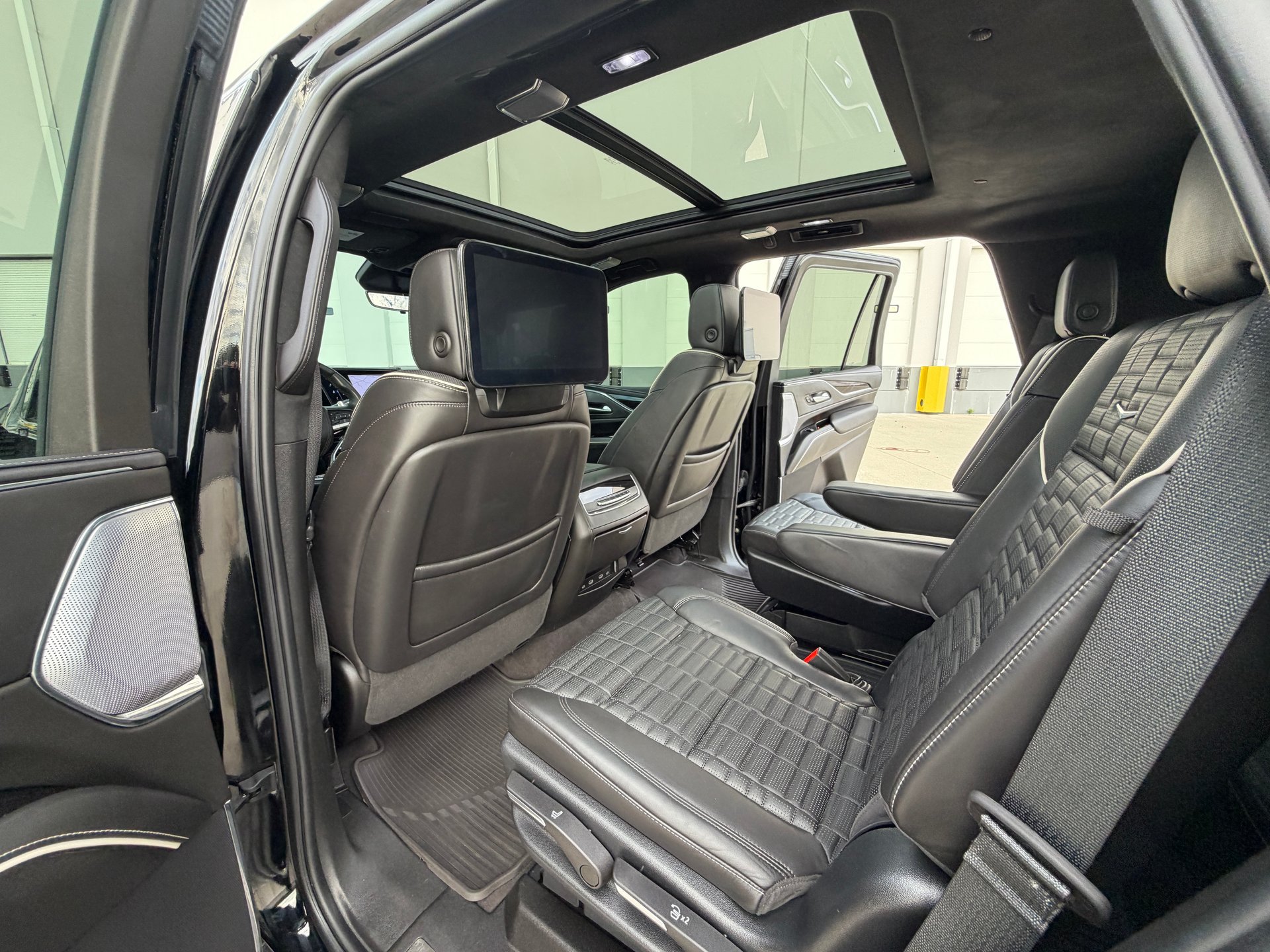 Used 2023 Cadillac Escalade V w/ LPO, ONYX Package AWD/4WD image 39