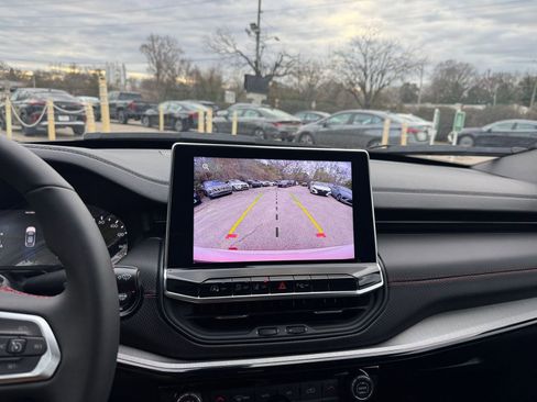 Used 2025 Jeep Compass Trailhawk image 21