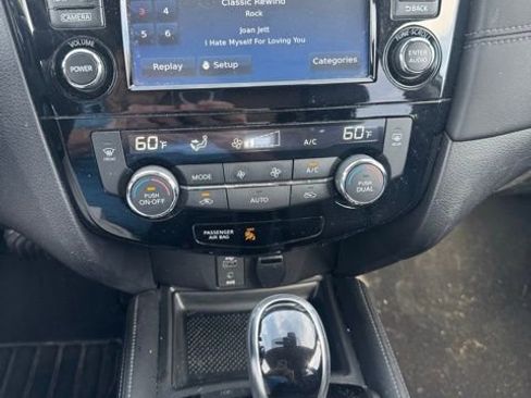 Used 2017 Nissan Rogue SL w/ SL Premium Package image 11