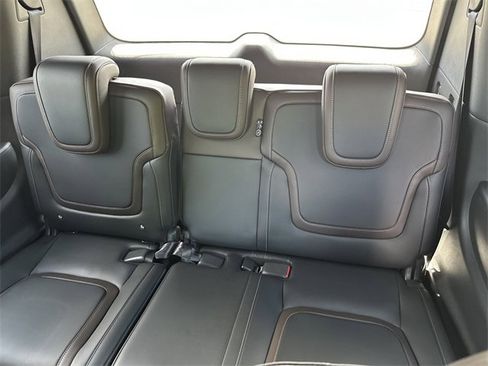 New 2025 Nissan Armada SL w/ Captain's Chari Seat Package image 18