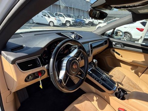 Used 2017 Porsche Macan w/ Premium Package AWD/4WD image 10