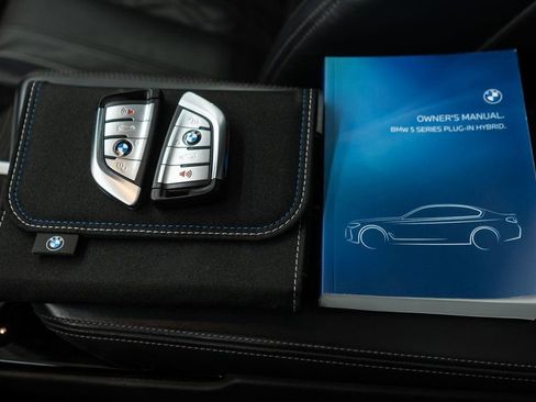 Used 2023 BMW 530e xDrive w/ Executive Package image 59