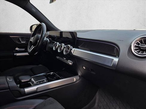 Used 2022 Mercedes-Benz GLB 250 image 21