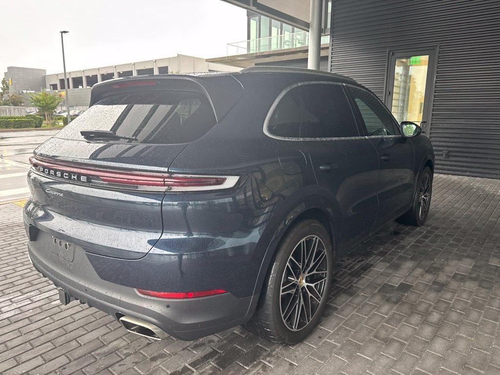 Certified 2024 Porsche Cayenne AWD/4WD image 4