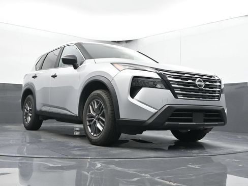 Used 2024 Nissan Rogue S FWD image 45