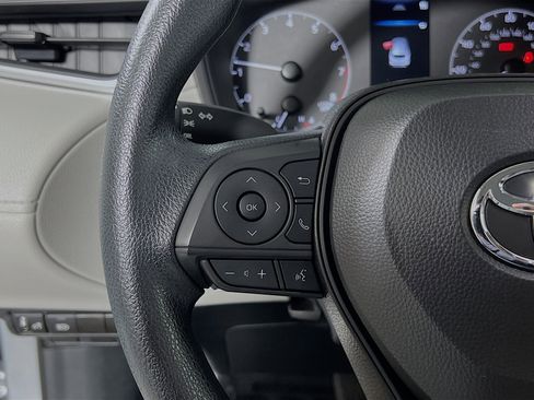 Used 2024 Toyota Corolla Cross L image 19