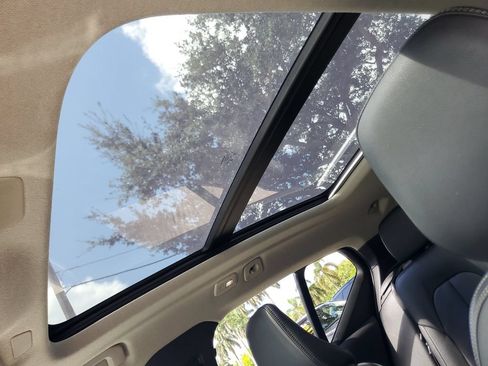 Certified 2024 Volvo XC40 B5 Plus AWD/4WD image 19