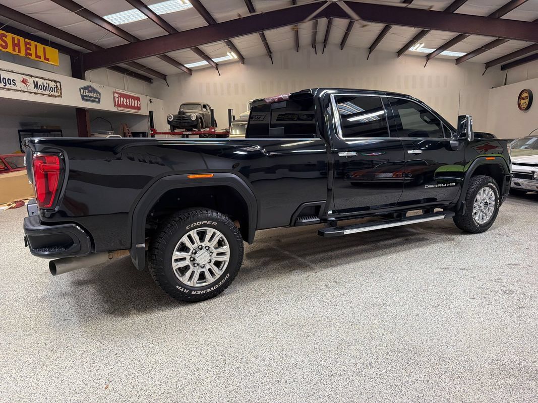 Used 2020 GMC Sierra 3500 Denali w/ Denali Ultimate Package AWD/4WD image 8
