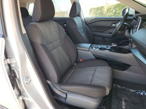 Used 2025 Nissan Rogue SV image 15