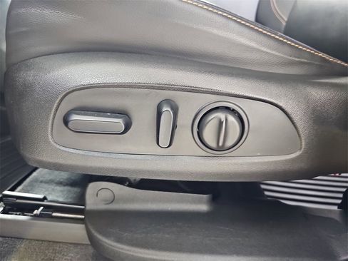 Certified 2020 Chevrolet Traverse LT w/ LT Premium Package image 37