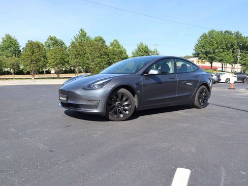 Used 2023 Tesla Model 3 Standard Range RWD image 7