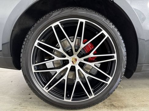 Certified 2023 Porsche Macan S AWD/4WD image 16