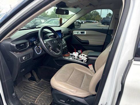 Used 2020 Ford Explorer Limited w/ Class III Trailer Tow Package RWD image 2