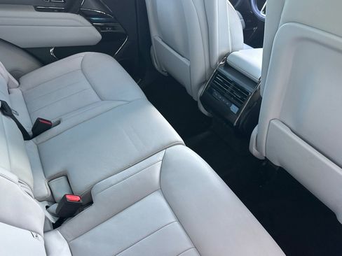 Used 2025 Land Rover Range Rover Sport image 30