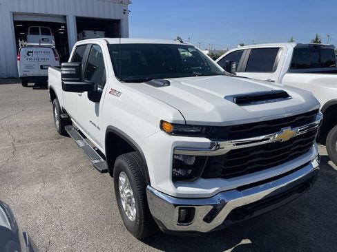 Used 2024 Chevrolet Silverado 2500 LT AWD/4WD image 14