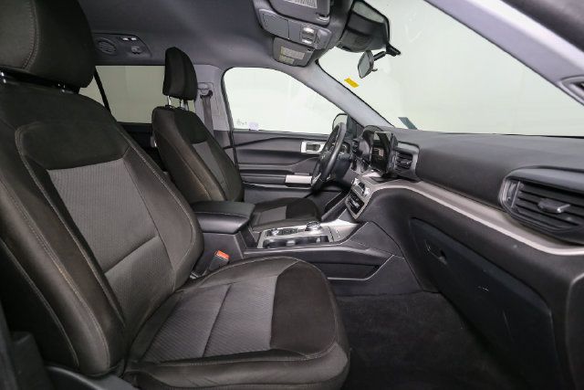Used 2023 Ford Explorer XLT AWD/4WD image 17