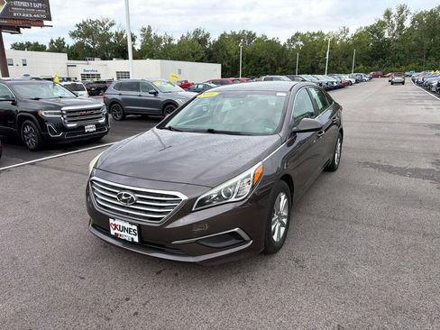 Used 2016 Hyundai Sonata SE FWD image 4