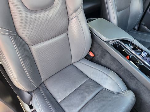 Certified 2024 Volvo XC90 T8 Ultimate w/ Protection Package Premier image 16