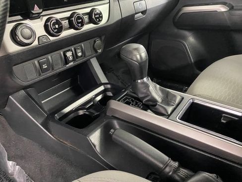Used 2018 Toyota Tacoma SR5 AWD/4WD image 25