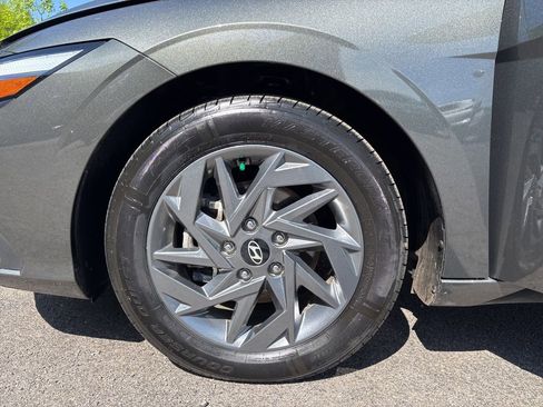 Certified 2024 Hyundai Elantra SEL FWD image 10