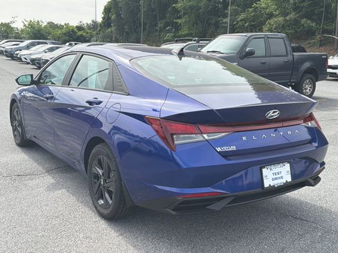 Used 2023 Hyundai Elantra SEL image 7