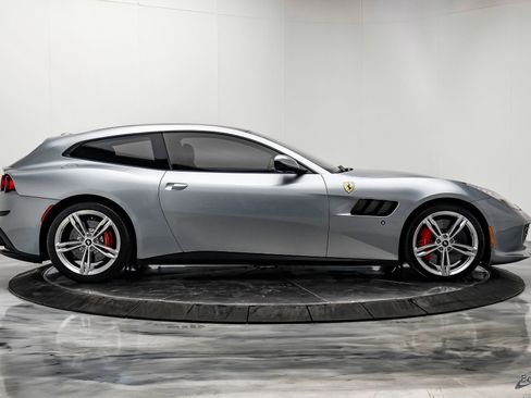 Used 2018 Ferrari GTC4Lusso AWD/4WD image 23