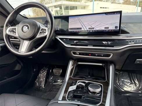 Used 2025 BMW X6 xDrive40i w/ Climate Comfort Package image 4