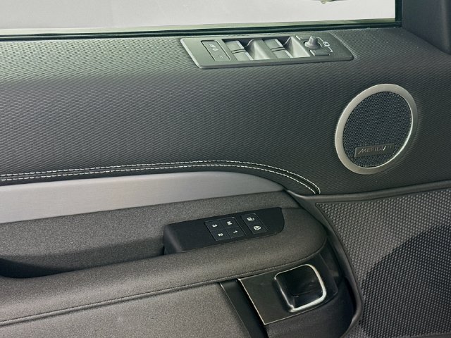 New 2026 Land Rover Discovery Limited Edition AWD/4WD image 20