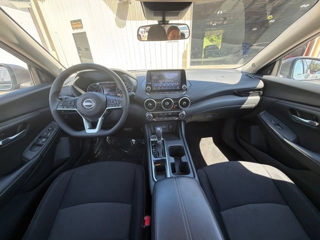 Used 2025 Nissan Sentra SV FWD image 17