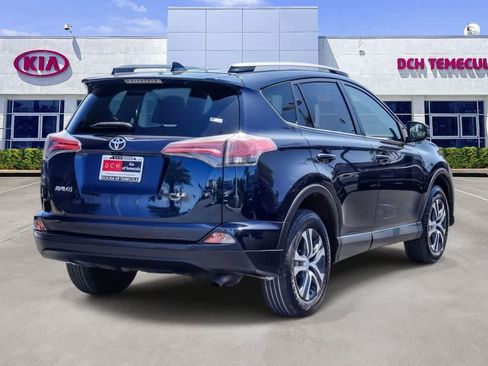 Used 2018 Toyota RAV4 LE FWD image 4