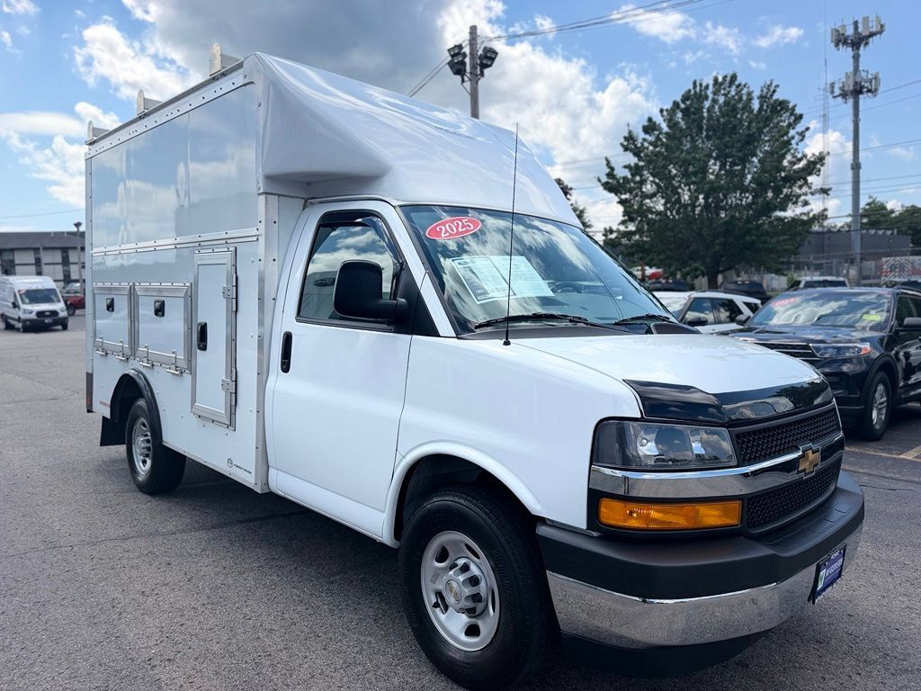 Used 2025 Chevrolet Express 3500 w/ Power Convenience Package RWD image 9