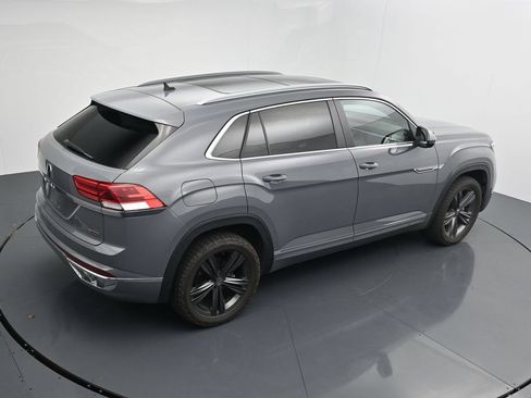Used 2022 Volkswagen Atlas Cross Sport SEL R-Line AWD/4WD image 28
