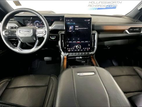 Used 2025 GMC Yukon Denali AWD/4WD image 11