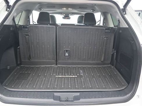 Used 2022 Toyota Highlander XLE image 15