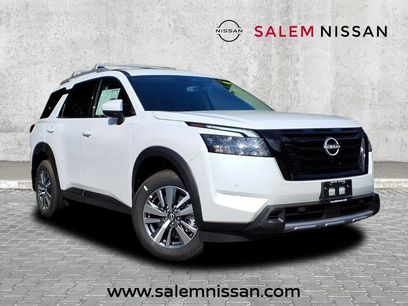 New 2025 Nissan Pathfinder SL w/ Black Appearance Package