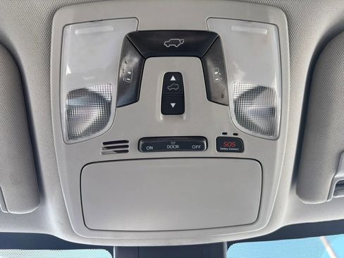 Used 2020 Toyota Sienna XLE Premium FWD image 30