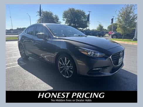 Used 2018 MAZDA MAZDA3 Touring FWD image 1