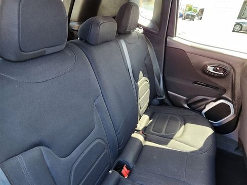 Used 2018 Jeep Renegade Latitude image 10
